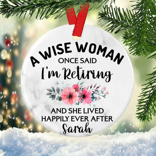Vista 3 de Prezzy Adornos de Navidad de jubilación 2023 A Wise Woman Once Said I'm Retiring, adorno personalizado para árbol de Navidad, decoración colgante