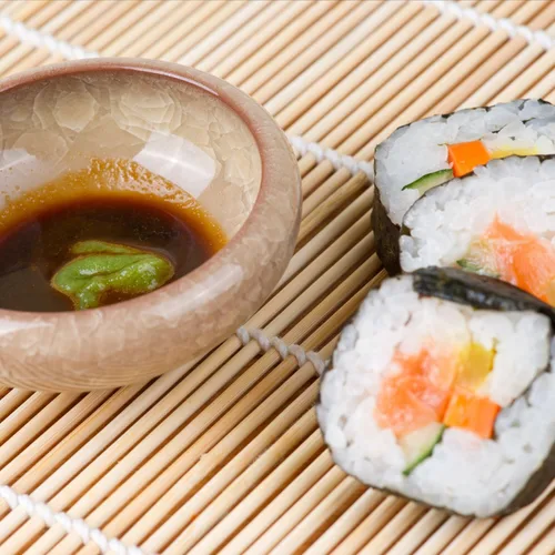 Vista 5 de TOSSOW - Kit de fabricación de sushi – Incluye 2 alfombrillas de rodillo de sushi, 1 paleta de arroz, 1 esparcidor de arroz y 5 pares de palillos