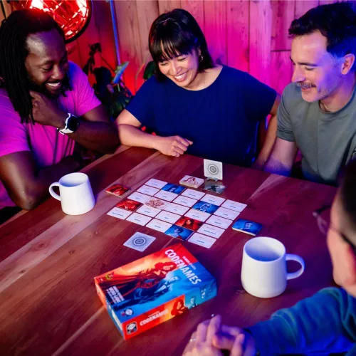 Vista 4 de CGE Codenames Juego de Mesa (2ª Edición) El Juego de Fiesta de Asociación de Palabras Ultra Secreto para Noches de Juegos con Amigos y Familia, 4+