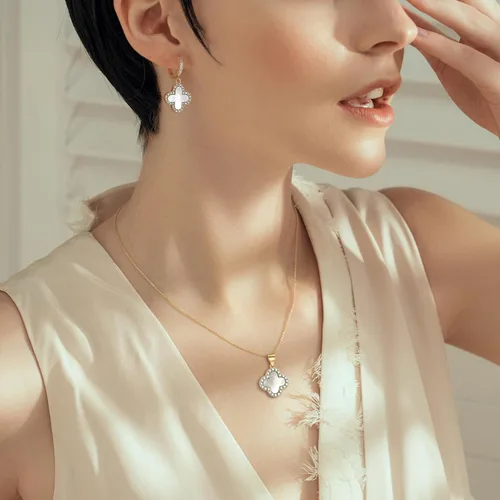 Vista 3 de Juego de trébol de la suerte, collar de trébol y aretes de aro, colgante negro, blanco, verde, chapado en oro de 18 quilates, joyería linda de moda