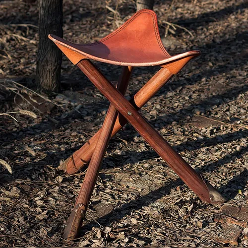 Vista 2 de Taburete triangular plegable – Primera capa seleccionada de piel de vaca + soporte de madera maciza pura + adhesivo para pie silencioso, hecho a