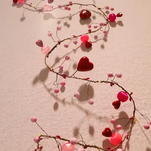 Vista 3 de MIYA LIFE Guirnalda de luces para el día de San Valentín, guirnalda de globos con forma de corazón, funciona con pilas, guirnalda de corazón
