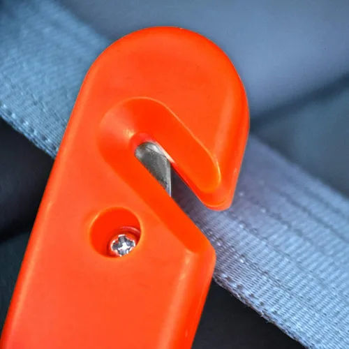 Vista 3 de Family Safe Herramienta de escape de emergencia 3 en 1 - Cortacristales para cinturón de seguridad