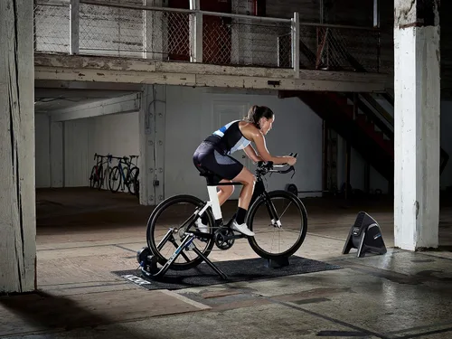 Vista 3 de Wahoo KICKR HEADWIND Ventilador controlado por frecuencia cardíaca/velocidad para entrenadores de bicicletas en interiores, bicicletas