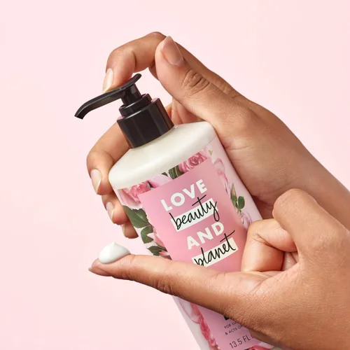 Vista 5 de Love Beauty and Planet Delicious Glow Loción corporal Murumuru Butter & Rose para una piel suave y brillante, ingredientes naturales, hidratantes a