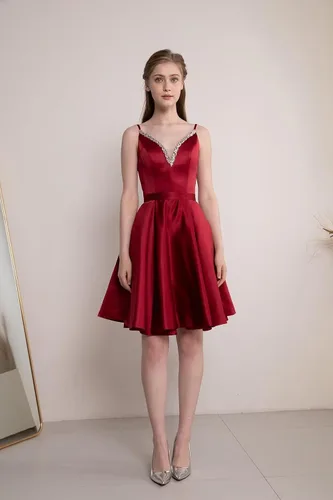 Vista 7 de yinyyinhs Vestidos de satén para adolescentes, tirantes delgados, vestido corto de graduación, cuello en V, con cuentas, vestido de cóctel