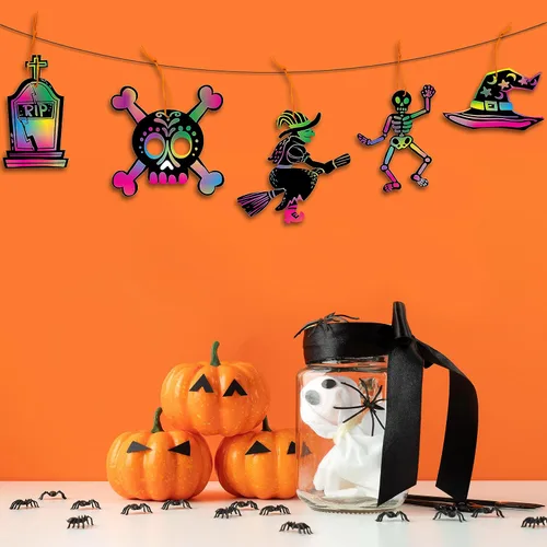 Vista 9 de JOYIN 72 piezas de manualidades de Halloween para niños, recuerdos de fiesta de Halloween, papel rascador con 18 diseños para suministros de fiesta