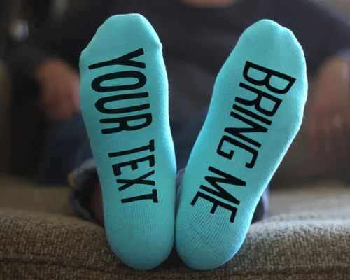 Vista 2 de Calcetines novedosos para mujer - Bring Me Socks, regalo divertido para damas. Calcetines de algodón, refranes en la parte inferior