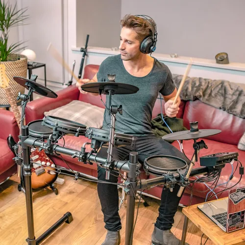 Vista 8 de Kit Alesis Turbo Mesh – Set de batería eléctrica con más de 100 sonidos, almohadillas de tambor de malla silenciosas, baquetas, cables de conexión