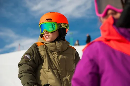 Vista 5 de Casco de Esquí Giro Crue MIPS - Casco de Snowboard para Niños, Jóvenes y Niñas