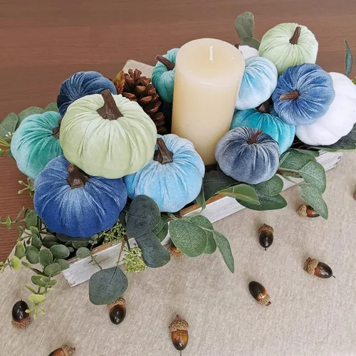 Vista 5 de Winlyn Juego de 16 calabazas de terciopelo sintético surtidas, decorativas, color verde azulado, verde, gris, marfil, calabazas de espuma de tela