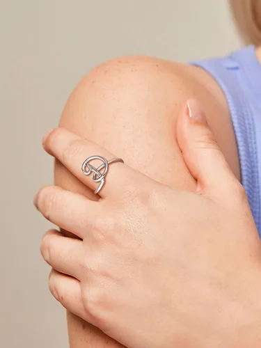 Vista 3 de SILVERCUTE S925 Initial Rings, Adjustable Size 6-12 Statement Alphabet Letter A-Z Jewelry Personalized Twisted Initials Rings Sterling Silver