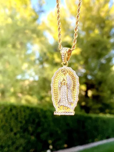 Vista 3 de Shop-iGold Iced Lady of Guadalupe Hombres Mujeres 925 Italia Oro Acabado Iced Silver Charm Colgante Acero Inoxidable Real 0.118in Cadena de cuerda