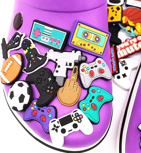 Vista 3 de 35 dijes de cocodrilo de juego para niñas, niños, adolescentes, adultos, pistola de juegos, yoga, fútbol, cocodrilo, accesorios de zapatos