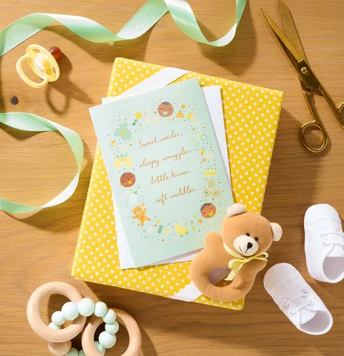 Vista 6 de Tarjeta de Baby Shower de American Greetings (Amor en camino)