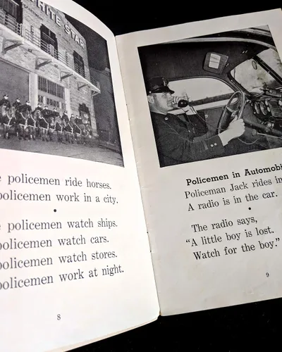Vista 7 de Vintage 1941 "Policemen" Book POSTER (up to full-size 24" x 36") - Cops - Police - Little Wonder Book - Service - Vintage - Classic - Kids