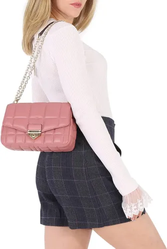 Vista 2 de Michael Kors Soho - Bolso de hombro grande de cuero acolchado, color rosa, Rosa