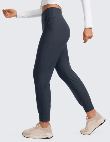 Vista 4 de CRZ YOGA Pantalones deportivos de entrenamiento con forro polar para mujer con bolsillos de 27.5 pulgadas, pantalones de senderismo y correr al aire
