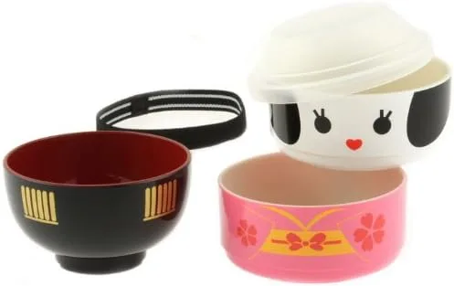 Vista 2 de Kotobuki set de recipientes bento apilables con forma de muñeca geisha.