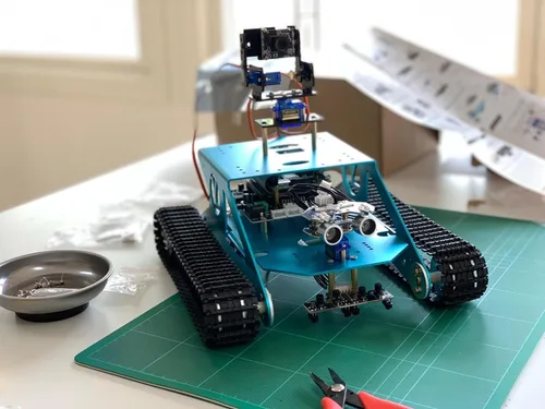 Vista 2 de Yahboom Kit de robot AI para chasis de tanque para Raspberry Pi 4B, kit de inicio de cámara Python, proyecto de ciencia electrónica programable DIY
