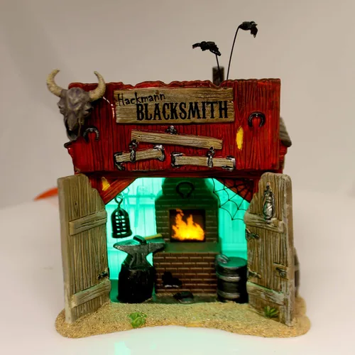 Vista 5 de Department 56 Edificio iluminado original de Snow Village Halloween Hackmann's Blacksmith Shop