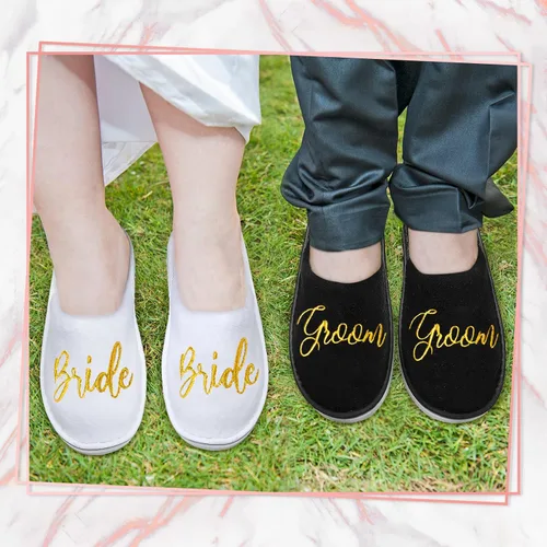Vista 5 de Janmercy 2 pares de pantuflas de boda para novio, novia para boda, pantuflas personalizadas para ducha, regalos de fiesta de novia, blanco y negro