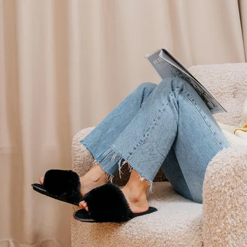 Vista 2 de LongBay Pantuflas mullidas para mujer, cómodas, de espuma viscoelástica, para el hogar, puntera abierta, para interiores y exteriores Negro