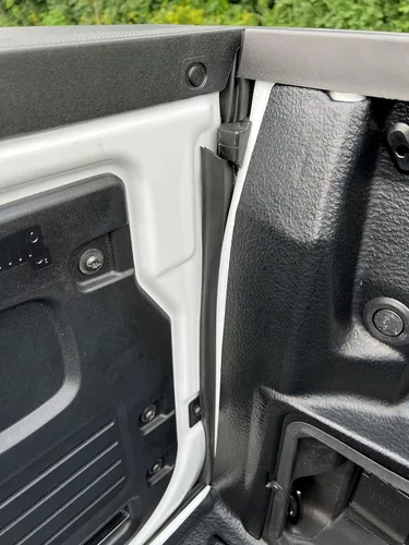Vista 6 de ESI Sello de Compuerta Trasera Ultimate con Sello Cónico Compatible con Todos los Años de Modelo Ford F150, F250, F350, F450, Raptor y Lightning