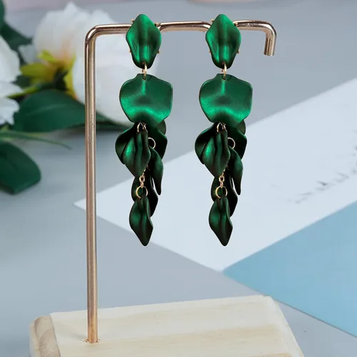 Vista 6 de Aretes largos de acrílico con diseño de pétalos de rosa, aretes colgantes de flores exageradas, aretes de borla floral para mujeres, fiestas, uso