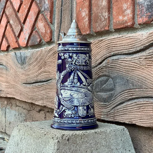 Vista 5 de Essence of Europe Gifts 0.85 litros OktoberfestHaus Alemania Stein Famous Landmarks Bier Krug Taza de cerveza grabada con tapa Taza de cerveza