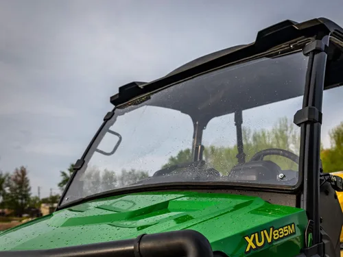 Vista 2 de SuperATV Parabrisas resistente a arañazos de servicio pesado para John Deere Gator XUV 835E / 835M / 865E / 865M de 2018+ Incluye sello