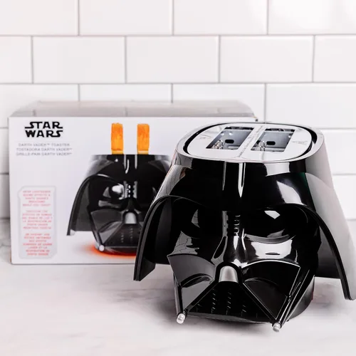Vista 7 de Tostadora de Star Wars Darth Vader de Uncanny Brands con halo: se ilumina y hace sonidos de sable láser