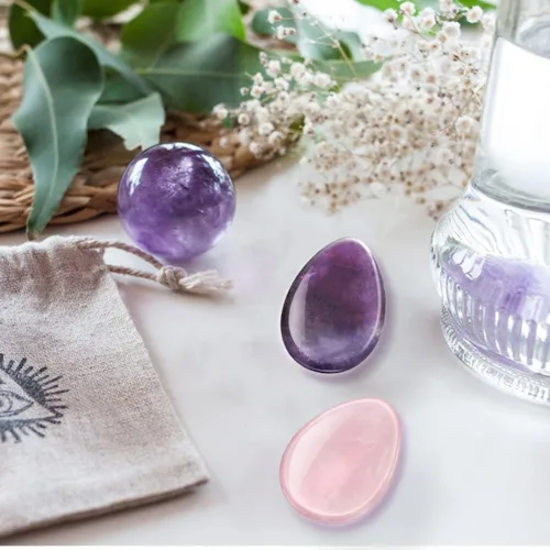 Vista 3 de Paquete de 2 piedras de preocupación para el pulgar para la ansiedad, juego de cristales curativos de amatista de cuarzo rosa natural, piedras