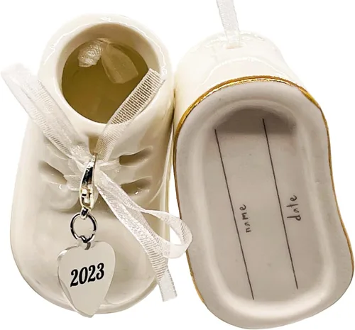 Vista 7 de Adorno navideño de zapato de bebé 2024 – Adorno de botines de bebé personalizados blancos – Adorno de zapato de bebé – Primera Navidad del bebé