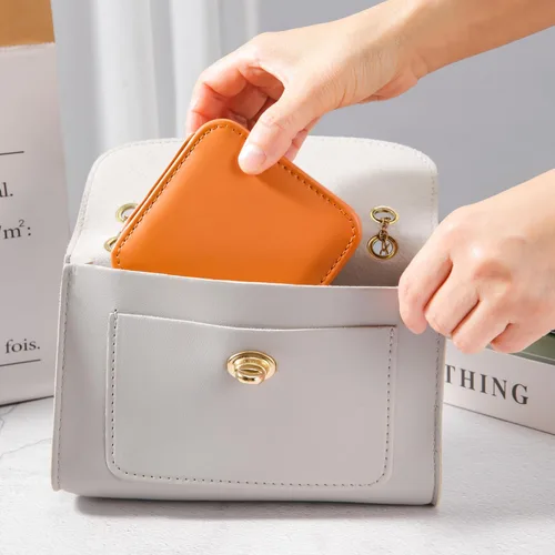 Vista 6 de Direllux Caja organizadora de joyas de viaje de piel sintética, organizador pequeño de joyería de moda con espejo, mini estuche de almacenamiento