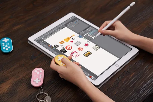 Vista 5 de 8Bitdo Zero 2 - Mini controlador Bluetooth tamaño llavero para Nintendo Switch Windows Android y macOS edición amarilla