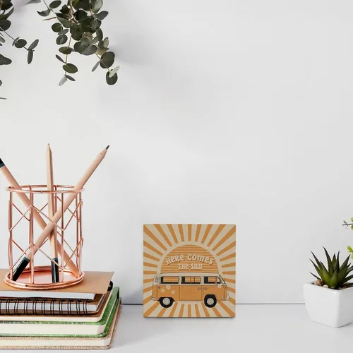 Vista 4 de Letrero de madera con texto en inglés "Here Comes the Sun" para decoración de escritorio, moderno retro Groovy de los años 70 para el hogar