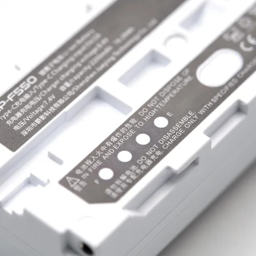 Vista 2 de VILTROX NP-F550 - Batería de repuesto de 2 paquetes, 2600 mAh Li-ion NPF batería con cargador de puerto USB C para luz de video LED, monitor