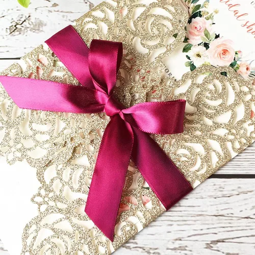 Vista 5 de 50 tarjetas de invitación de boda doradas de 5.12 x 7.28 pulgadas con lazo burdeos cortado con láser, invitación para despedida de soltera Purpurina