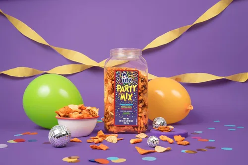 Vista 5 de Utz - Mix para fiestas en barril de 737,1 g (26 onzas). La sabrosa mezcla de picadillos incluye tortillas de maíz, tortillas de nachos, pretzels