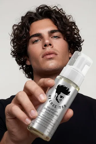 Vista 2 de Avenue Man Volume Lift Styling Mousse Extreme Hold - Espuma para el cabello de 5.07 onzas con aceite de argán, proteína de seda y vitamina E