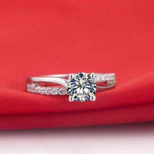 Vista 4 de THREE MAN Excelente anillo de compromiso de diamantes de imitación NSCD de 1 CT con 4 puntas para mujer, plata esterlina