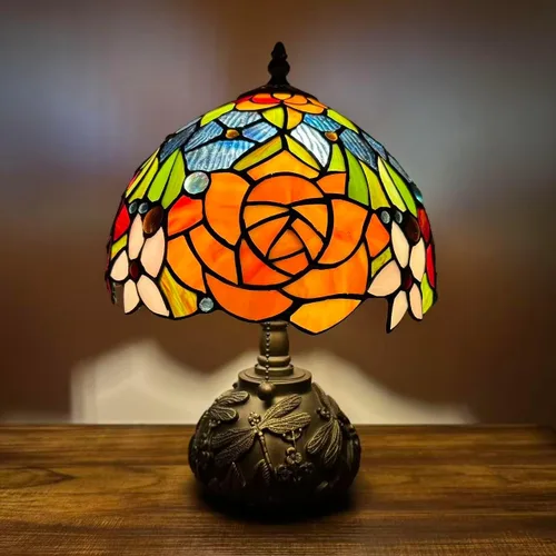 Vista 4 de Tiffany - Lámpara de mesa con diseño de flores, color rojo, naranja y azul, incluye base de libélula para sala de estar, dormitorio, mesita
