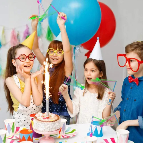 Vista 5 de ArtCreativity Juguetes de plástico para hacer ruido, juego de 12, emisores de ruido de fiesta para niños y adultos, juguetes que hacen ruido