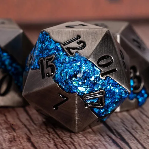 Vista 4 de Dados poliédricos DND de metal, juego de dados metálicos con purpurina a rayas grandes, juego de 7 dados plateados antiguos para juegos de rol