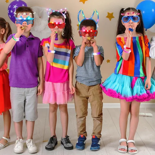 Vista 7 de ADXCO 60 piezas de suministros de fiesta que brillan en la oscuridad, recuerdos de fiesta de neón con luz LED, regalos de fiesta con gafas