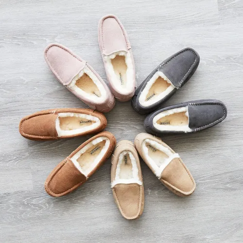 Vista 2 de Dearfoams Fireside - Mocasines de oveja para mujer
