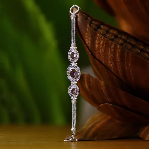 Vista 2 de NOVICA Pulsera con colgante de amatista hecha a mano, plata de ley 925, piedra natal de Indonesia púrpura 7 pulgadas de largo x 7.5 pulgadas