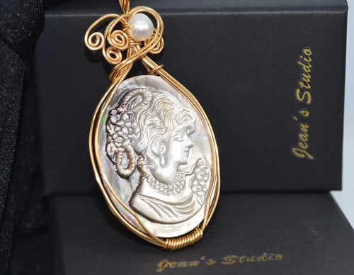 Vista 3 de Collar con colgante de camafeo de madreperla de Tahití relleno de oro de 14 quilates para mujer