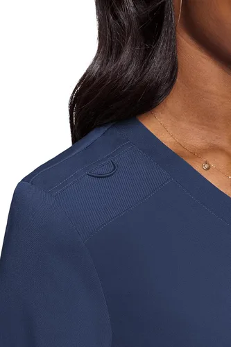 Vista 4 de Med Couture Touch - Camiseta médica con bolsillo en el pecho para mujer